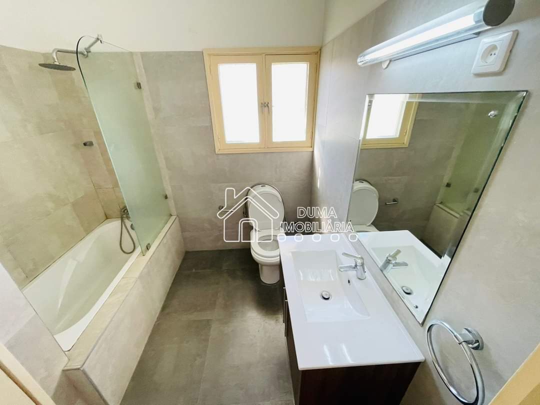 b0ce5bcb-d653-4ae3-adce-a02d8ef9829f