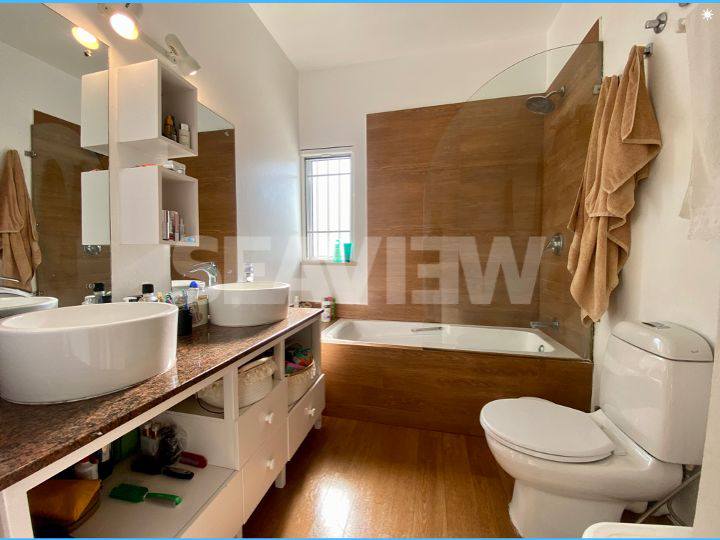 569481432_1487842702465965_5950627418349119375_n